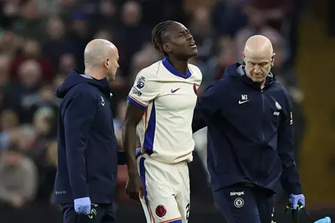 الدوري الإنجليزي.. ماريسكا يكشف مدة غياب تشالوباه بعد إصابته